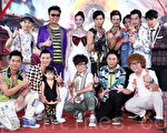 周杰伦（后左4）率领主要演员李心艾（后左3）、锺镇涛（后左2）等人亮丽走红毯。 （摄影：陈柏州／大纪元）