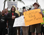 7月14日，示威者在迈阿密抗议法院裁定齐默曼无罪释放。 (Angel Valentin/Getty Images)