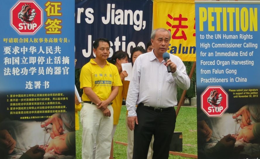 新加坡法轮功学员在芳林公园举行反迫害集会
(摄影:秀娇)