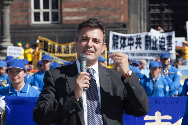 西班牙律師介紹該國剛剛出爐的一個新法:禁止本國公民去中國作器官移植的簽證.(攝影:吉森/大紀元)