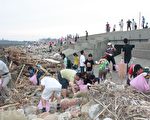 海岸線淨灘 500義工撿拾垃圾