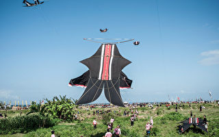 组图：印尼风筝节　施放风筝祈求风调雨顺
