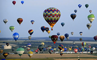 組圖：法國世界熱氣球盛會　繽紛色彩綻放藍天