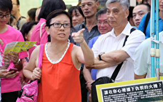 香港街頭一個勇氣女士讓曾慶紅恐慌