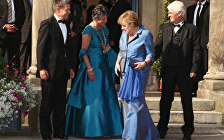 默克爾藍裙成瓦格納歌劇節焦點