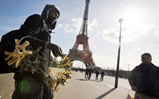 巴黎3區中國店逾60噸鐵塔模型遭沒收