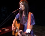美国民谣创作才女歌手普莉西雅（Priscilla Ahn）前晚（31日）在台北举行首次售票演唱会。（图/金牌大风提供）