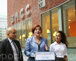 柯魁英8月1日在纽约市立大学曼哈顿社区学院表示，如果当选市长，她将建议市政府与市立大学系统合作，扩大市立大学学生的勤工俭学（work-study program）项目。（摄影：杜国辉/大纪元）