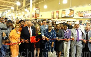国会议员、前州长祝贺费城新超市开张