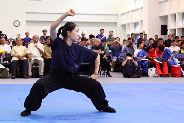 2013年新唐人第四屆「全世界華人武術大賽」亞太初賽女子拳術組選手張亞琳。(林伯東/大紀元)