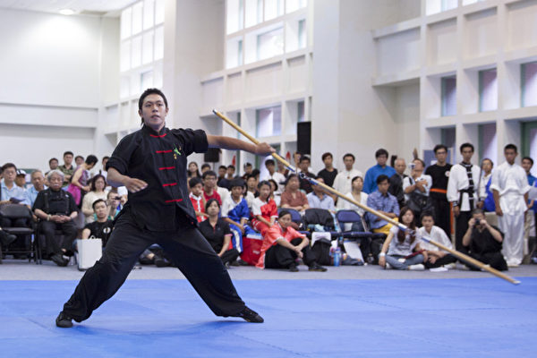 2013年新唐人第四屆「全世界華人武術大賽」亞太初賽男子器械組選手張又升。(林伯東/大紀元)