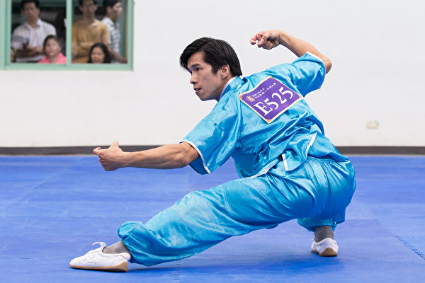 2013年新唐人第四屆「全世界華人武術大賽」亞太初賽男子拳術組選手林志杰。（陳柏州／大紀元）