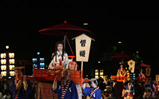 组图：日本民众庆祝姬路城节