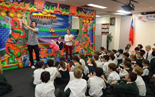 雪梨小学生参访 惊艳台布袋戏