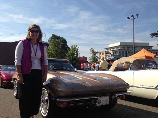 Kathleen說她們全家動手,修復了這輛1963年產的Corvette(林慧心/大紀元) Kathleen說她們全家動手,修復了這輛1963年產的Corvette(林慧心/大紀元)