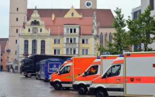 德國殷戈城市政廳19日發生人質脅持事件，持槍男子在傍晚遭警方制服，人質都平安。（PETER KNEFFEL/AFP）