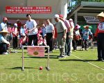 拄杖比槌球 残友展现运动精神