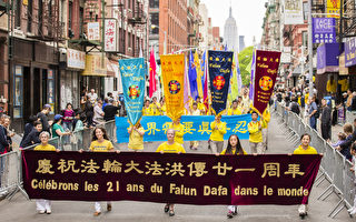 2013年5月18日紐約曼哈頓，來自世界各地的法輪功學員舉行慶祝法輪大法弘傳21週年大遊行。（愛德華/大紀元）