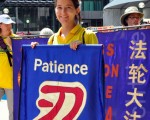8月25日，乐得可（Manon Leduc）在多伦多参加加拿大法轮大法集会和游行，称很幸运成为法轮大法的一员。（周行/大纪元）