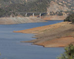 由于长期干旱少雨，加州水库的库容明显低于往年。（马有志/大纪元）