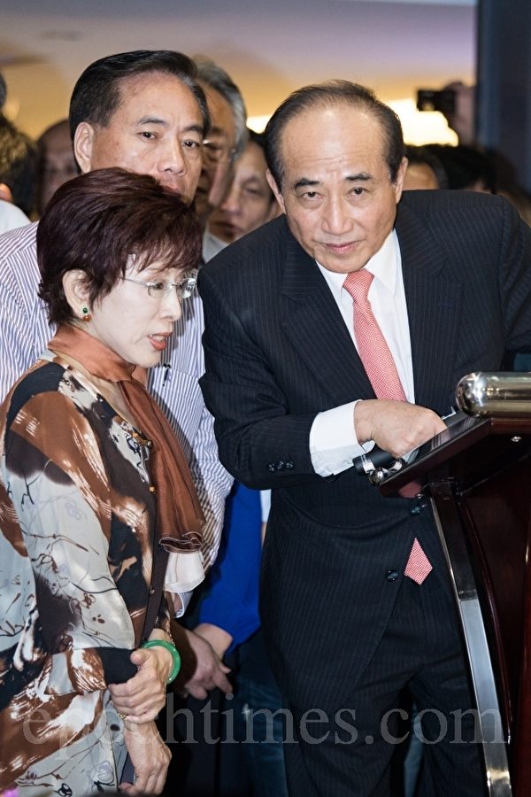 外傳接任人選呼聲最高的是「小辣椒」立法院副院長洪秀柱(左)。(陳柏州/大紀元) 外傳接任人選呼聲最高的是「小辣椒」立法院副院長洪秀柱(左)。(陳柏州/大紀元)