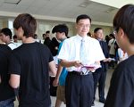 爱的抱抱 吴凤科大另类迎新活动