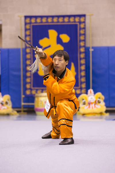 新唐人第四屆「全世界華人武術大賽」來自中國的唐義獲得男子器械組的金獎。（愛德華／大纪元）