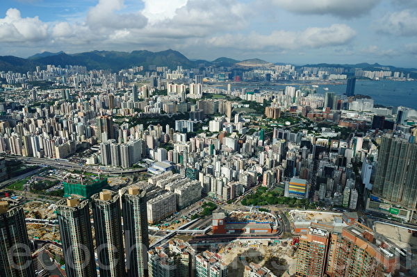 大陆炒房资金大量涌入也是导致香港楼价飙升的重要原因之一。(祥龙/大纪元) 大陆炒房资金大量涌入也是导致香港楼价飙升的重要原因之一。(祥龙/大纪元)
