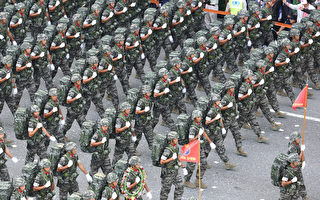 组图：韩国建军65周年街头阅兵