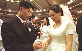韩男女结婚  年薪须百万
