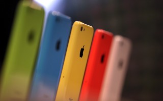 iPhone 5C销售未达预期，业界传闻苹果将削减第4季度的订单。 (Justin Sullivan/Getty Images)