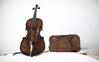鐵達尼提琴 146萬美元落槌