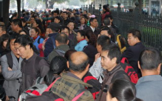 組圖：5千失業銀行員工北京抗議示威