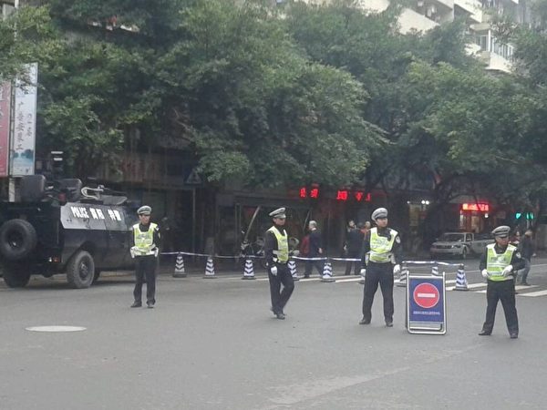 街道管制如臨大敵(知情人提供) 街道管制如臨大敵(知情人提供)
