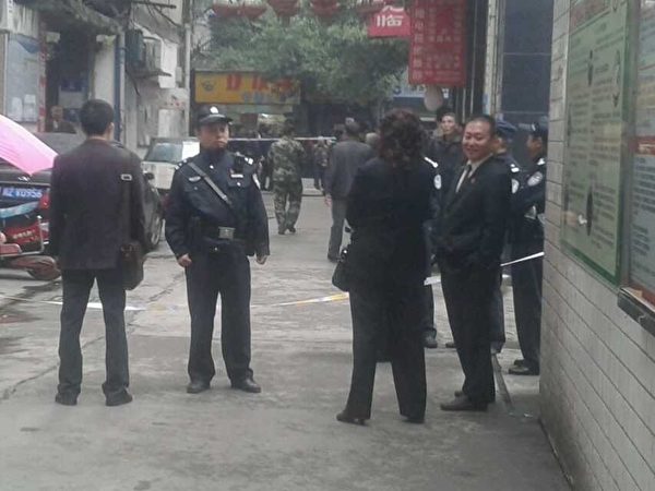 法院大門外(知情人提供) 法院大門外(知情人提供)