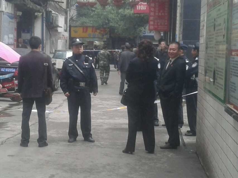 法院大門外(知情人提供)