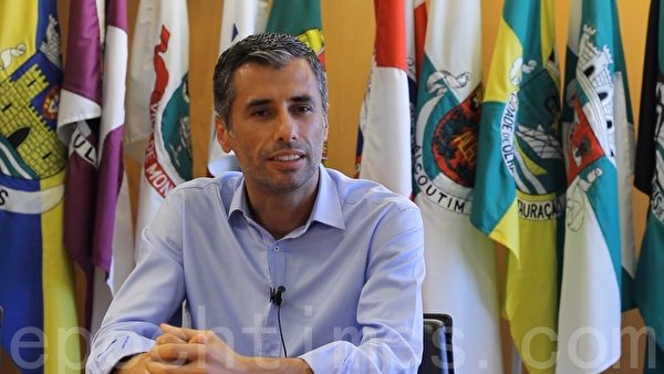 阿爾加維官員Duarte Padinha:75%的黃金簽證都是中國人,歡迎你們!(蕭然/大紀元) 阿爾加維官員Duarte Padinha:75%的黃金簽證都是中國人,歡迎你們!(蕭然/大紀元)