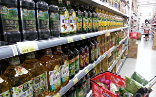 福懋公司6款標示不實的橄欖油，主要販賣通路是全聯福利中心，3日上午已全部下架，賣場架上看不到相關食用油品項。（蘇玉芬/大紀元）