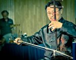 图：许瑞庆在休斯顿中华民乐团新年音乐会上的演出深得观众的喜爱。（许瑞庆提供）