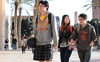 路透社11月7日報道說，來自中國大陸的學生已經成為美國留學生人數最多的群體。圖為南加州大學學生。（法新社圖片）