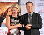 11月7日，汤姆‧汉克斯（右）和艾玛‧汤普森在好莱坞中国剧院外。（Kevin Winter/Getty Images for AFI）