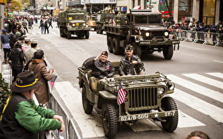 组图：纽约退伍军人节游行隆重举行