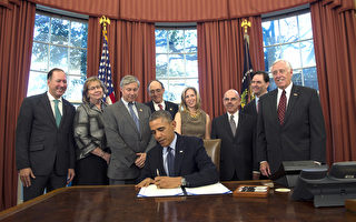 图说天下 (11月14日)  奥巴马签署校园急救法案