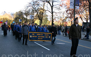 波士顿华裔参加退伍军人节游行