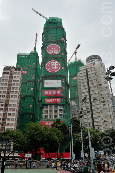 市建局以豪宅價發售的灣仔利東街重建項目囍匯2期,今日高價開賣發售,首批220伙。(宋祥龍/大紀元) 市建局以豪宅價發售的灣仔利東街重建項目囍匯2期,今日高價開賣發售,首批220伙。(宋祥龍/大紀元)