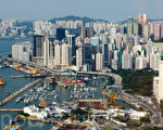 一年多來，大批大陸房地產企業，以及大陸富豪，狂購海外資產，速度驚人。香港作為大陸財團上市地和融資管道，成為大陸資金外逃的關鍵樞紐。（宋祥龍／大紀元）