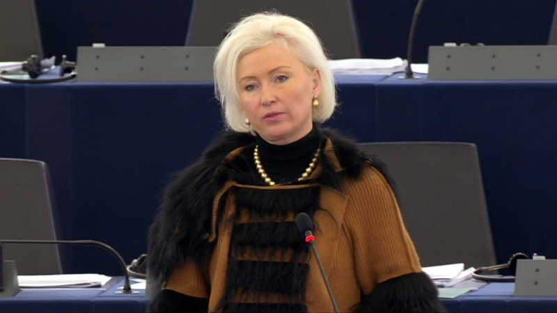 曾任爱沙尼亚外交部长的欧洲议会议员奥尤兰女士(Kristiina OJULAND)在辩论会上发言(欧洲议会网站提供)