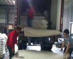 龍得堡與馬來西亞第一乳膠製造大廠aerofoam合作，代理其知名品牌mylatex，45呎的天然乳膠床墊貨櫃，正到廠下貨。（圖：我們是幸福床店提供）