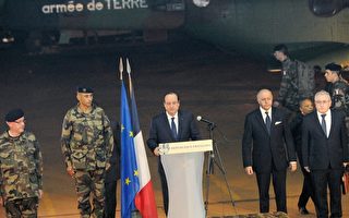 法軍出師中非受挫 總統現身安撫