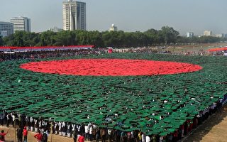 近3萬人排人肉國旗 孟加拉創世界紀錄